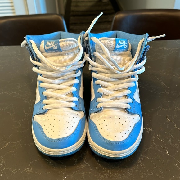 Nike UNC dunks from 2013 — patent leather, size 9.5 men’s - Picture 2 of 9